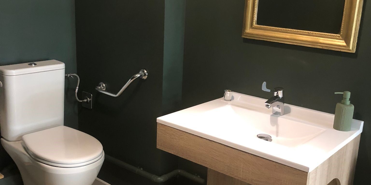 WC et salle de bains PMR